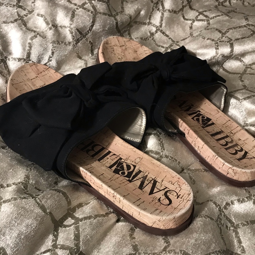 LIKE NEW Sam&Libby Bow Slides